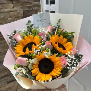 Arreglo de girasoles y rosas